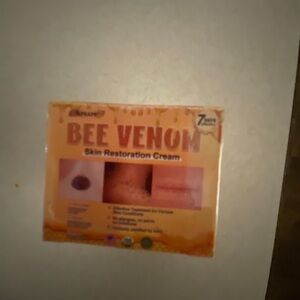 Bee Venom Skin Restoration Cream - Vibrant Orange